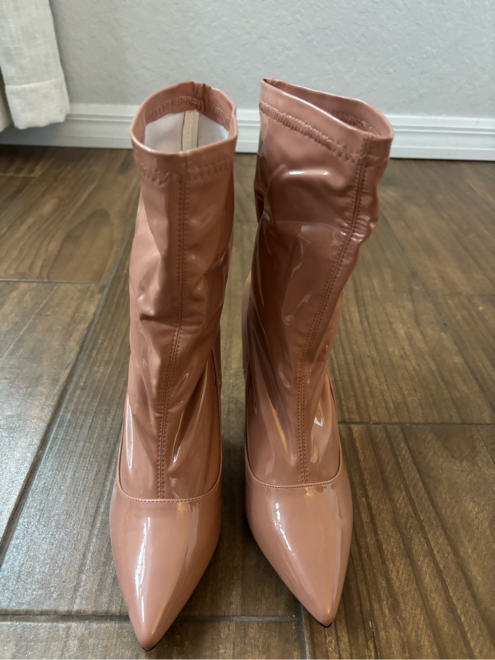 Cape Robbin Patent Pointed Sock Boot in Rose NWOB - Picture 4 of 11
